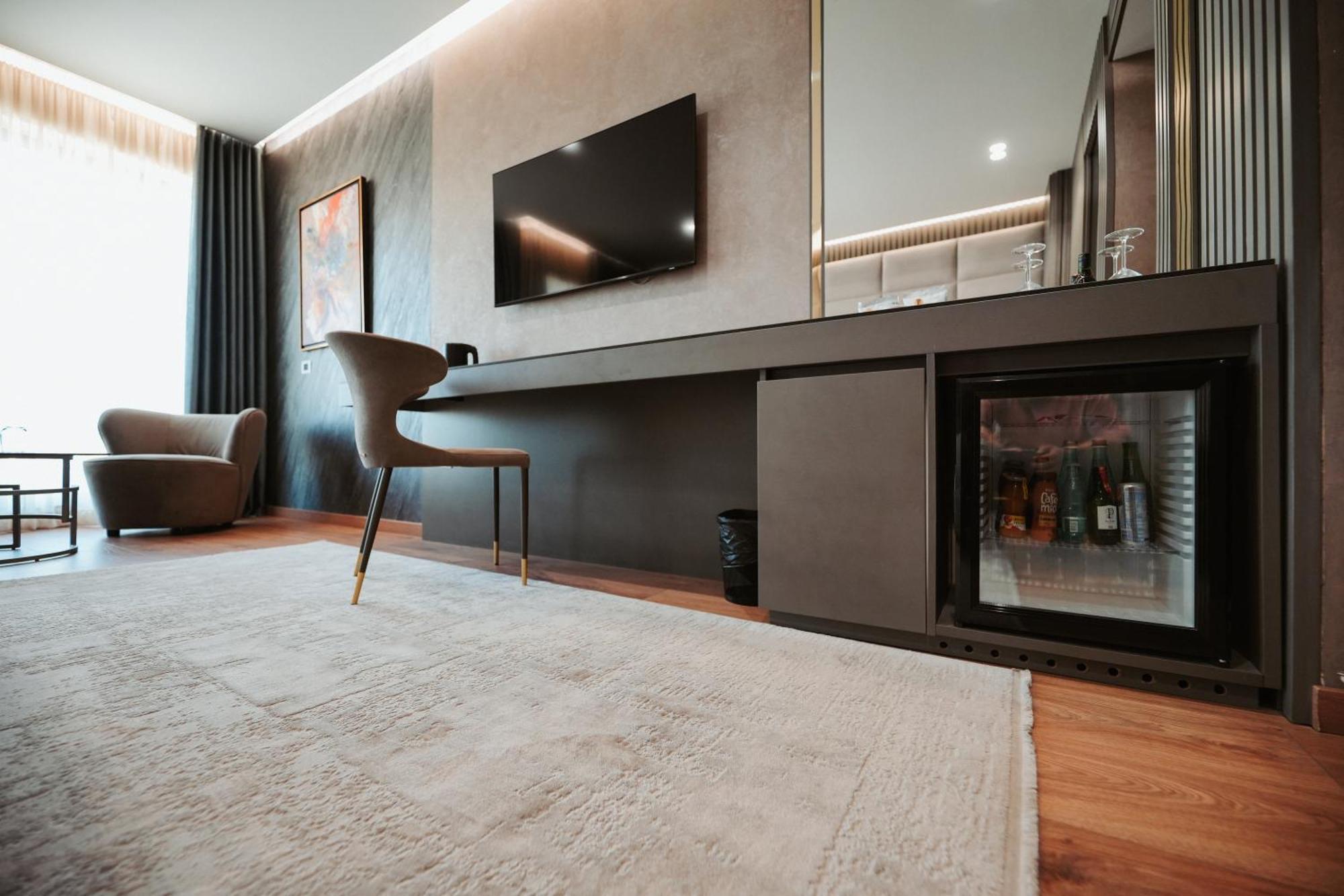 Marinaj Hotel & Spa 地拉那 外观 照片